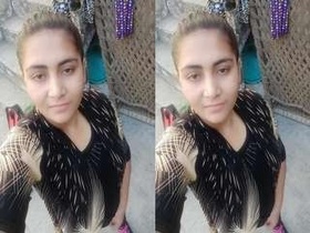 Desi beauty flaunts her naked body in front of the camera