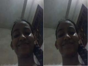 Beautiful Sri Lankan woman reveals her intimate area