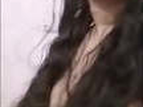 Desi girl flaunts her beauty in a steamy video