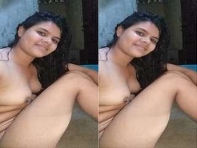 Desi bhabhi records nude video for her lover