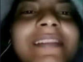 A stunning Indian girl flaunts her beauty on VK