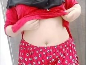 Wife films her dirty talk in Hindi audio for her boyfriend