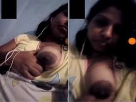 Beautiful Sri Lankan woman flaunts her body on video call