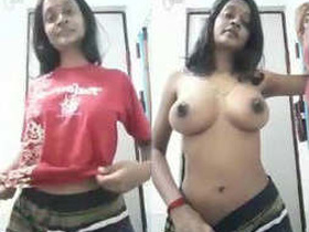 Indian bhabhi films herself naked for her partner