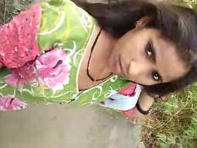 Desi girl gets fucked in the village