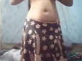 Indian girl with big ass masturbates with fingers