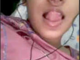 Desi Indian girl pleasures herself in a steamy video