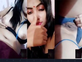 Bhabhi's seductive display of her pussy for monetary gain