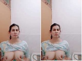 Indian girl records nude video for her boyfriend