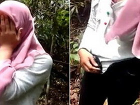Hijabi girlfriend shows off her boobs to her boyfriend in the woods