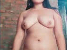 Pretty Indian girl flaunts her naked body