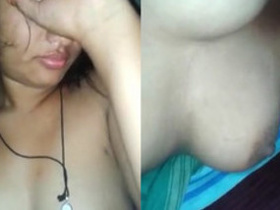 Desi Indian girl covers her face but reveals her XXX-rated breasts for a sex tape