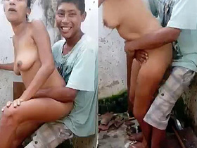 Desi girl gets outdoor sex in a village