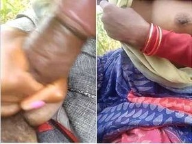 Desi bhabhi gives a blowjob in the open air
