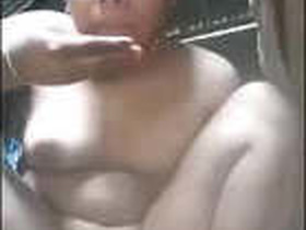 Desi housewife pleasures herself on camera