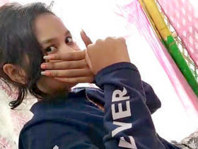 Indian girl gives a blowjob in public