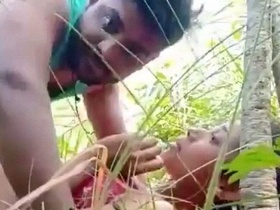 Desi girl gets caught and fucked in the open air in MMS