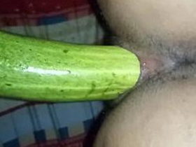 Indian girl uses a cucumber to replace sex toys and sausage