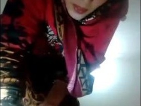 Pakistani girl Azra Bano's steamy solo session