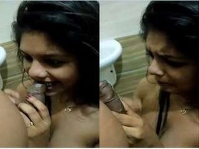 Tamil hottie gives an exclusive blowjob in HD
