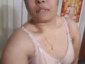 Hot Desi bhabhi takes a bathroom selfie video