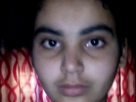 Naughty teen girl shows off her nude body in MMS video