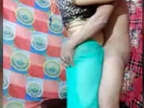 Desi boy satisfies his horny bhabhi