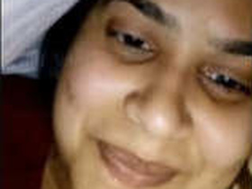 A stunning Indian woman flaunts her breasts on VK