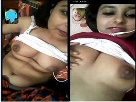 Desi Indian beauty flaunts her breasts and pussy on video call