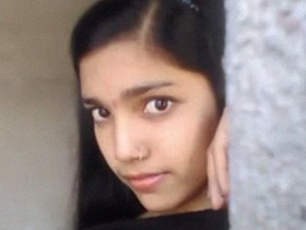 Indian girl's selfies reveal her sexual wonders