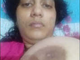 Hot Indian girl flaunts her ample bosom