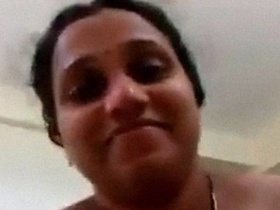 Indian aunt rides on camera for homemade video