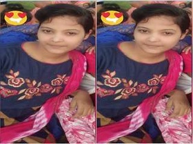 Desi Indian girl records nude selfies for lover in exclusive video