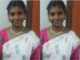 Indian amateur bhabhi gets naughty in a changing room