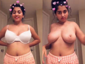 Indian girl leaks video of her own naked body