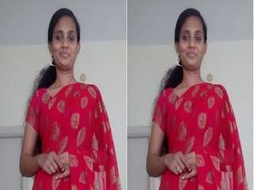 Indian bhabhi's bathing and pussy play in exclusive video