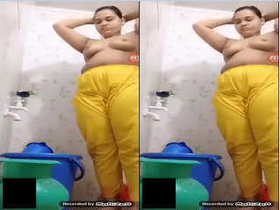 Exclusive video of a stunning Indian girl flaunting her breasts