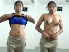 Desi babe exposes her breasts and pussy in exclusive video