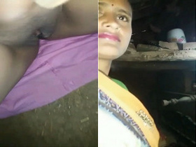 Amateur Hillbilly Bhabhi flashes her tits and pussy in exclusive video