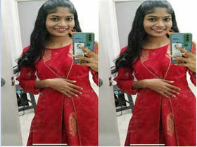 Exclusive footage of an Indian girl giving a titjob