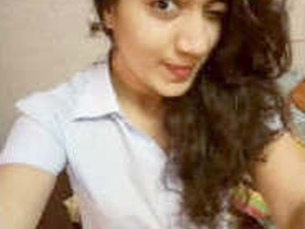 Hot Indian girl gives a blowjob in a sensual video