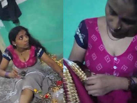 Bhabhi bares her homemade hot cleavage in a naked blouse
