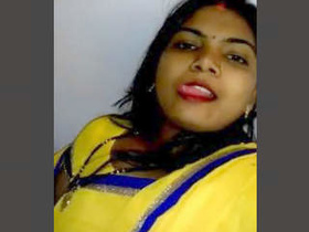 Desi bhabhi reveals her miraculous body