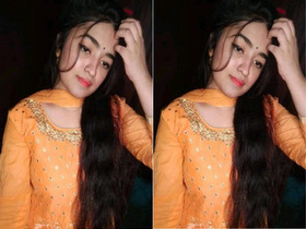 Amateur Indian girl flaunts her big boobs in exclusive video