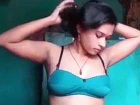 Nude Indian girls strip and tease in sexy solo video