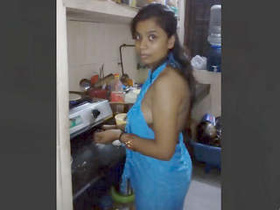 Desi bhabhi gives a blowjob in another hot video clip