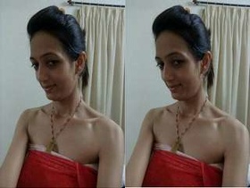 Exclusive video of a hot Indian girl baring it all on camera