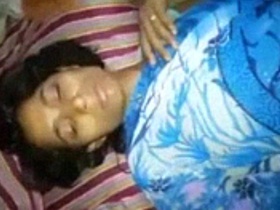 Desi hottie gets creamy in bed with randi sex
