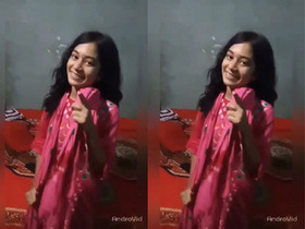 Amateur Indian girl records her wet pussy on camera