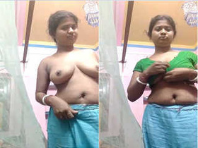 Amateur Indian wife strips down to nothing in exclusive video